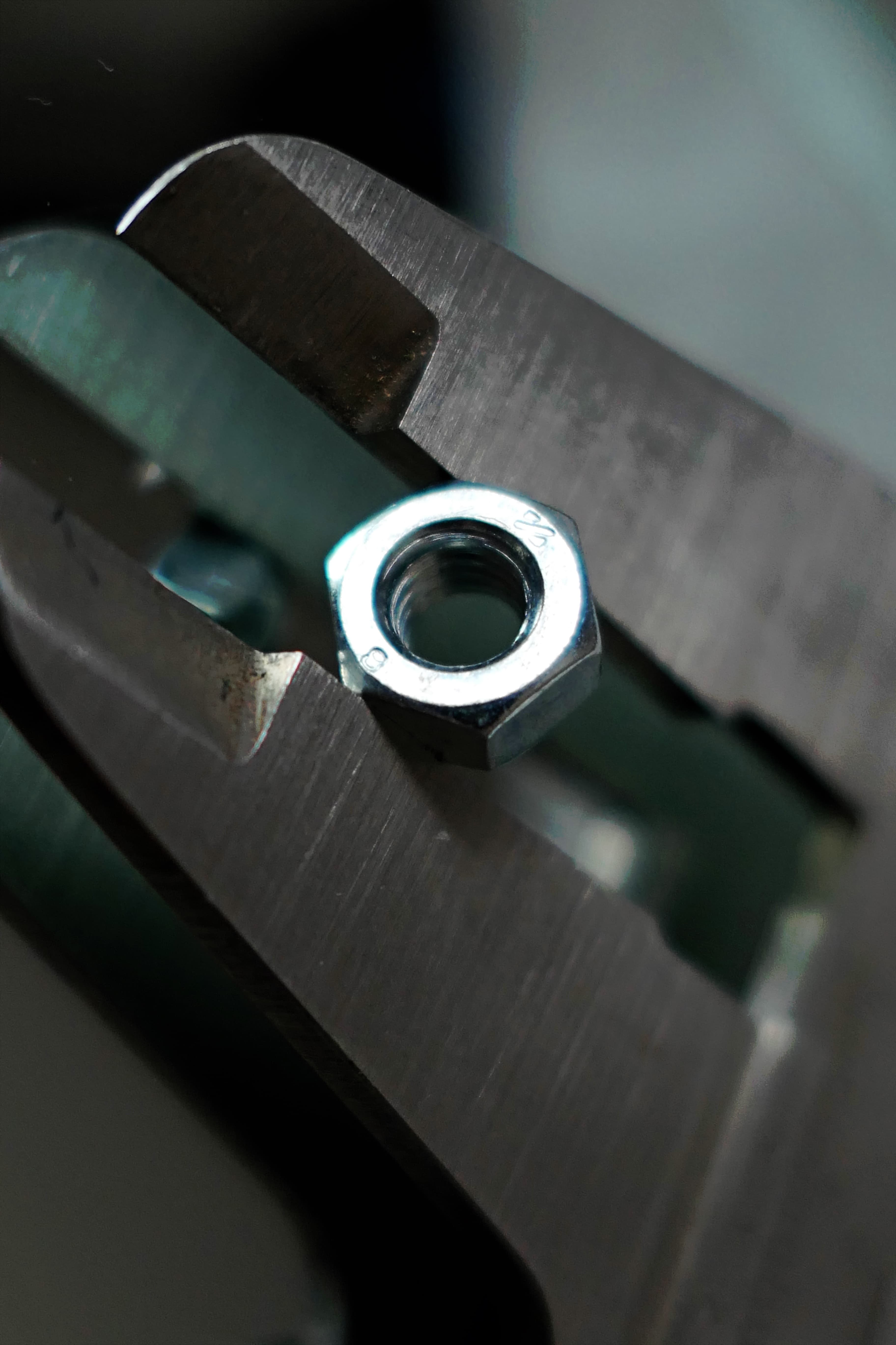 품질관리 현장을 상징하는 배경 이미지